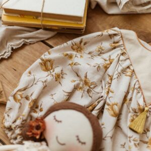 Retro sukienka lniana w kwiatuszki dla dziewczynki  Marysia honey