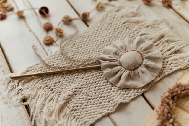 Różdżka kwiatuszek do zabawy ozdoba dla dziecka krepa