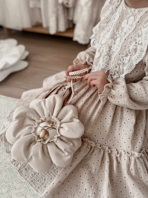 Różdżka do zabawy dla dziewczynki kwiatek ozdoba milk natural