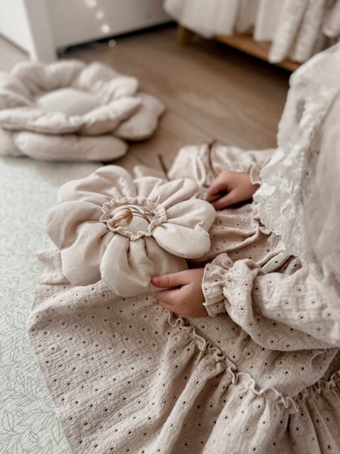 Różdżka do zabawy dla dziewczynki kwiatek ozdoba milk natural