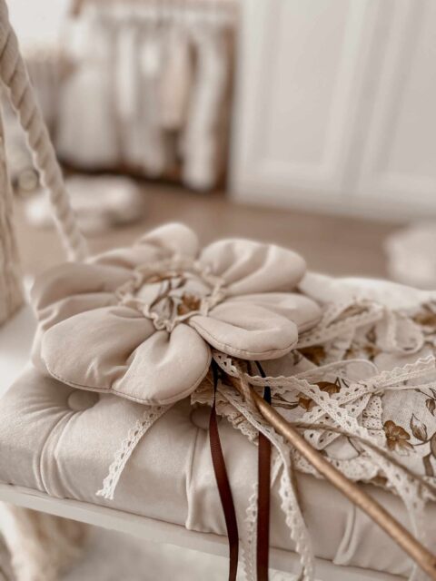 Różdżka do zabawy dla dziewczynki kwiatek ozdoba milk natural