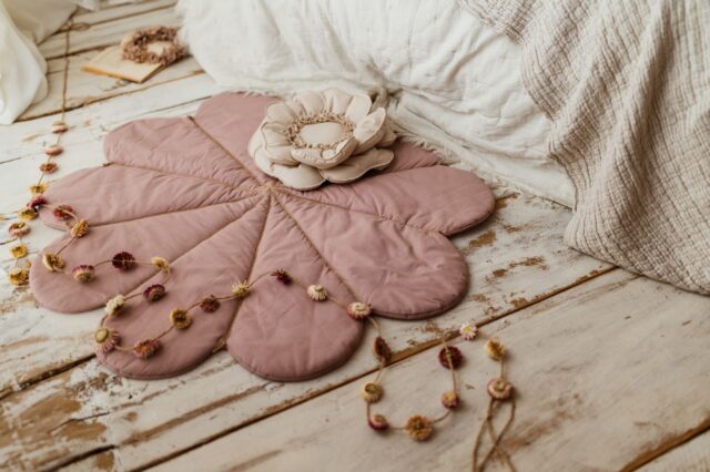 Różowa mata kwiat bawełniana do zabawy dla dzieci