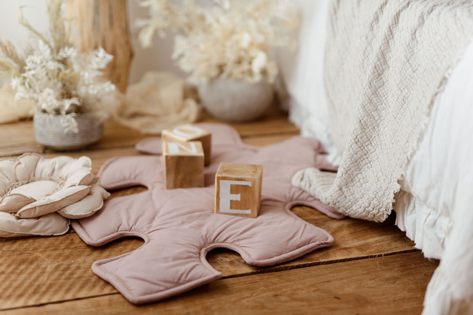 Różowa mata podłogowa do zabawy liść