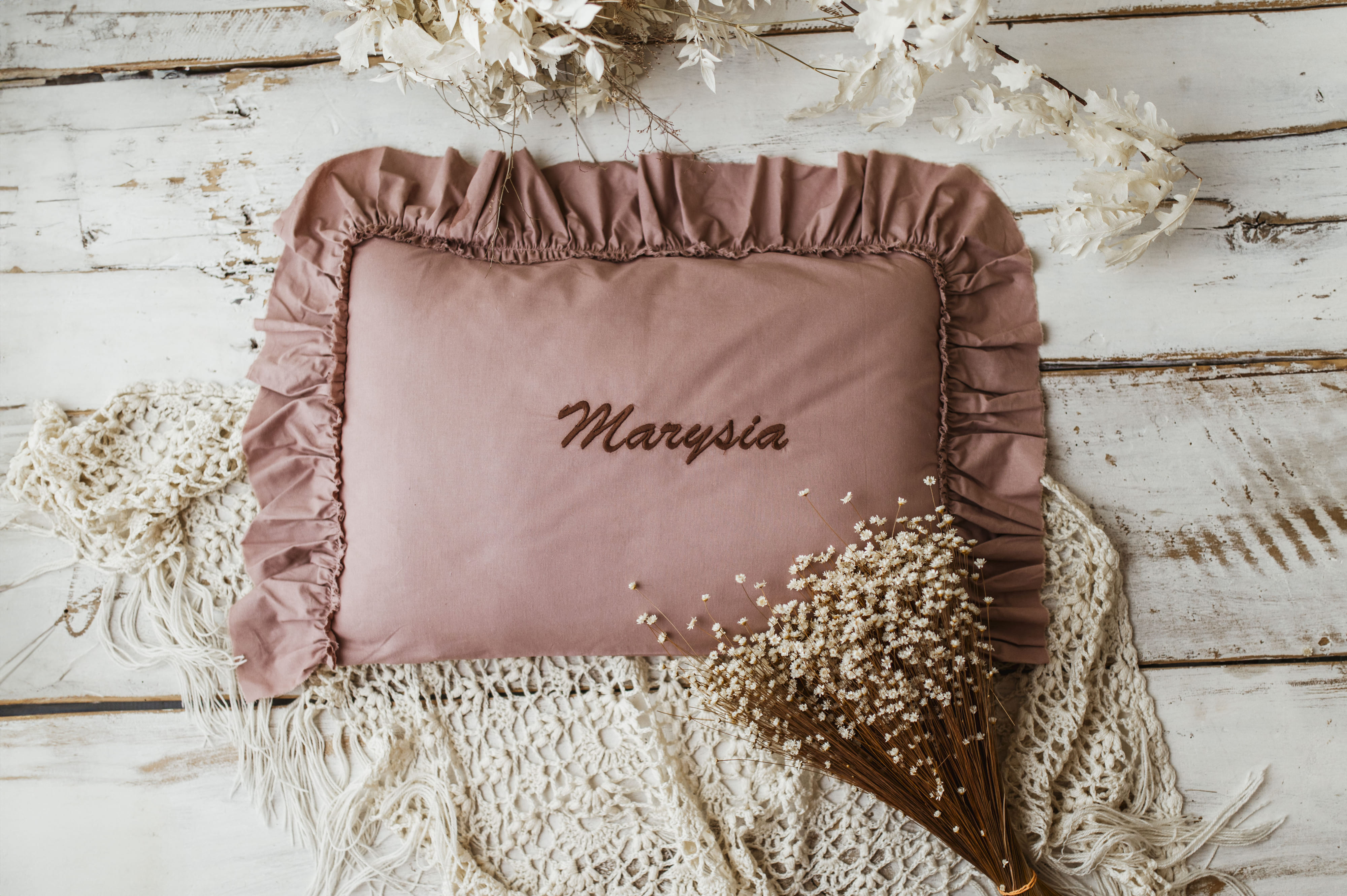 Różowa personalizowana poszewka na poduszkę twój haft