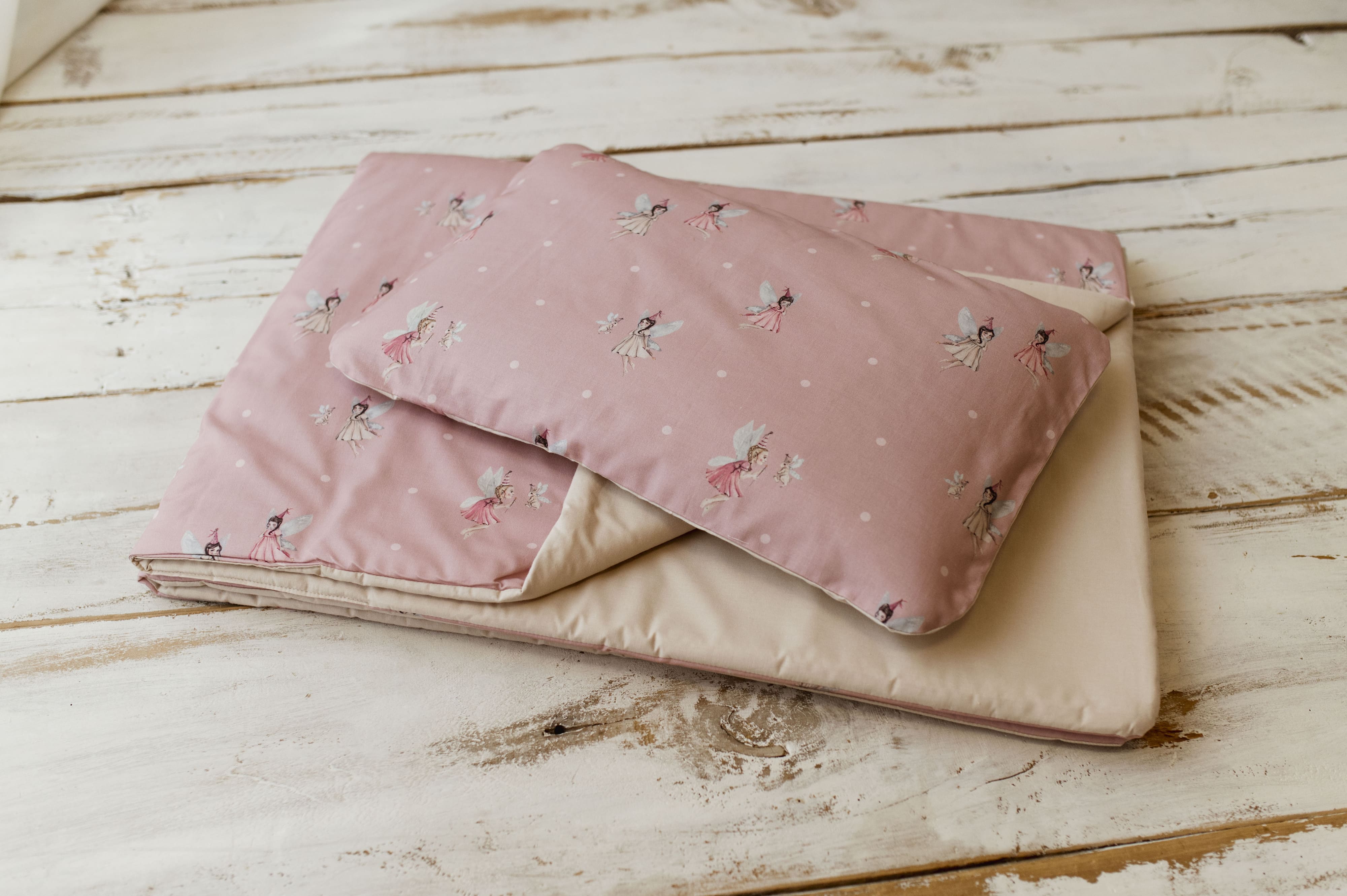 Różowy kocyk do żłobka dla dziewczynki wróżki