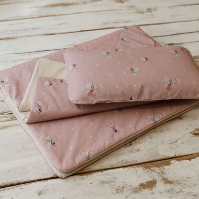 Różowy kocyk do żłobka dla dziewczynki wróżki