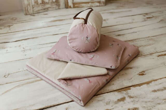 Różowy kocyk do żłobka dla dziewczynki wróżki