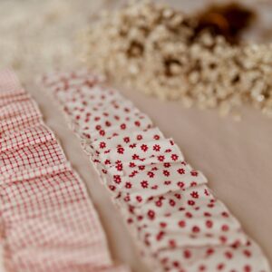 Różowy śpiworek dla niemowląt z falbanką 40×75cm