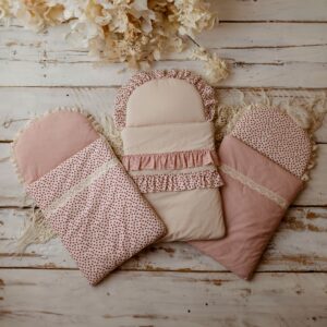 Różowy śpiworek dla niemowląt z falbanką 40×75cm