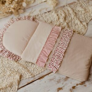 Różowy śpiworek dla niemowląt z falbanką 40×75cm