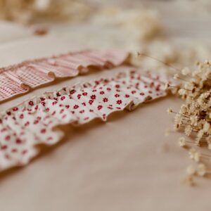 Różowy śpiworek dla niemowląt z falbanką 40×75cm