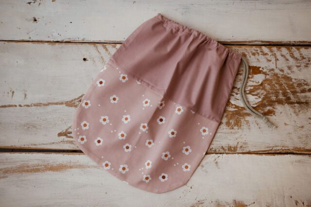 Różowy worek na buty do przedszkola kwiatki