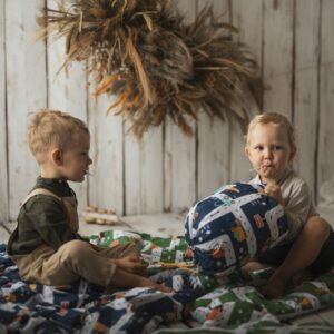 Śpiworek dla chłopca do przedszkola 140×75cm auta