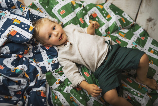 Śpiworek dla chłopca do przedszkola 140×75cm auta