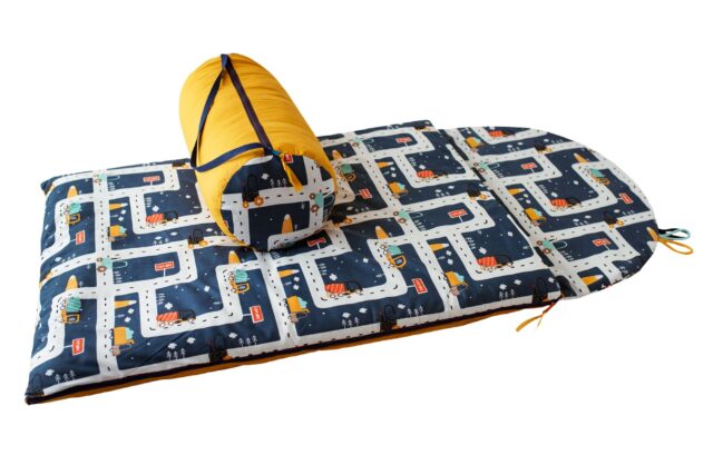Śpiworek dla chłopca do przedszkola 140×75cm auta