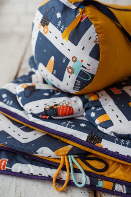 Śpiworek dla chłopca do przedszkola 140×75cm auta