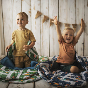 Śpiworek dla chłopca do przedszkola 140×75cm auta