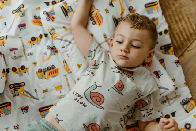 Śpiworek dla chłopca do przedszkola 140×75cm koparki