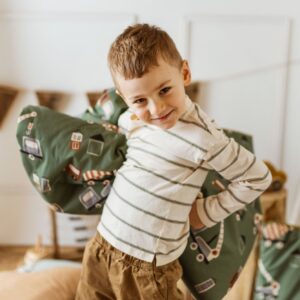 Śpiworek dla chłopca w auta 5-10 lat junior zielony