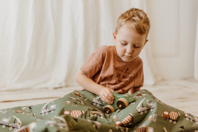 Śpiworek dla chłopca w auta 5-10 lat junior zielony