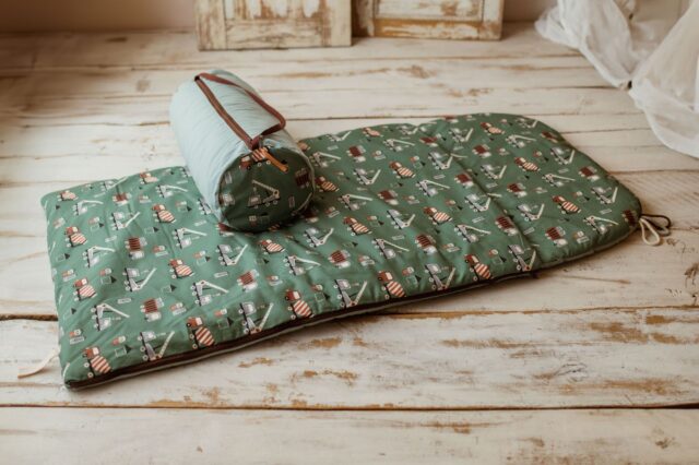 Śpiworek dla chłopca w auta 5-10 lat junior zielony