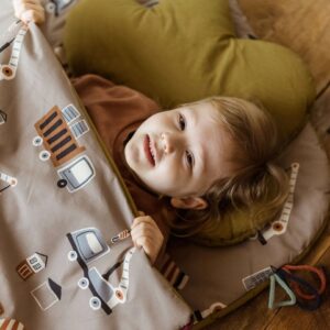 Śpiworek dla chłopca w samochody 6-10 lat beżowy