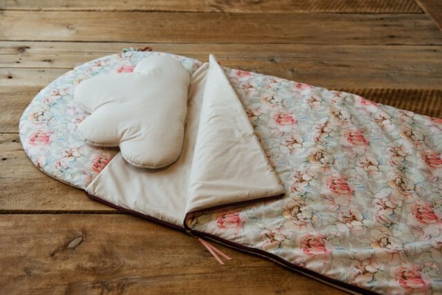 Śpiworek dla dziewczynki w różowe kwiatki junior 5-10lat