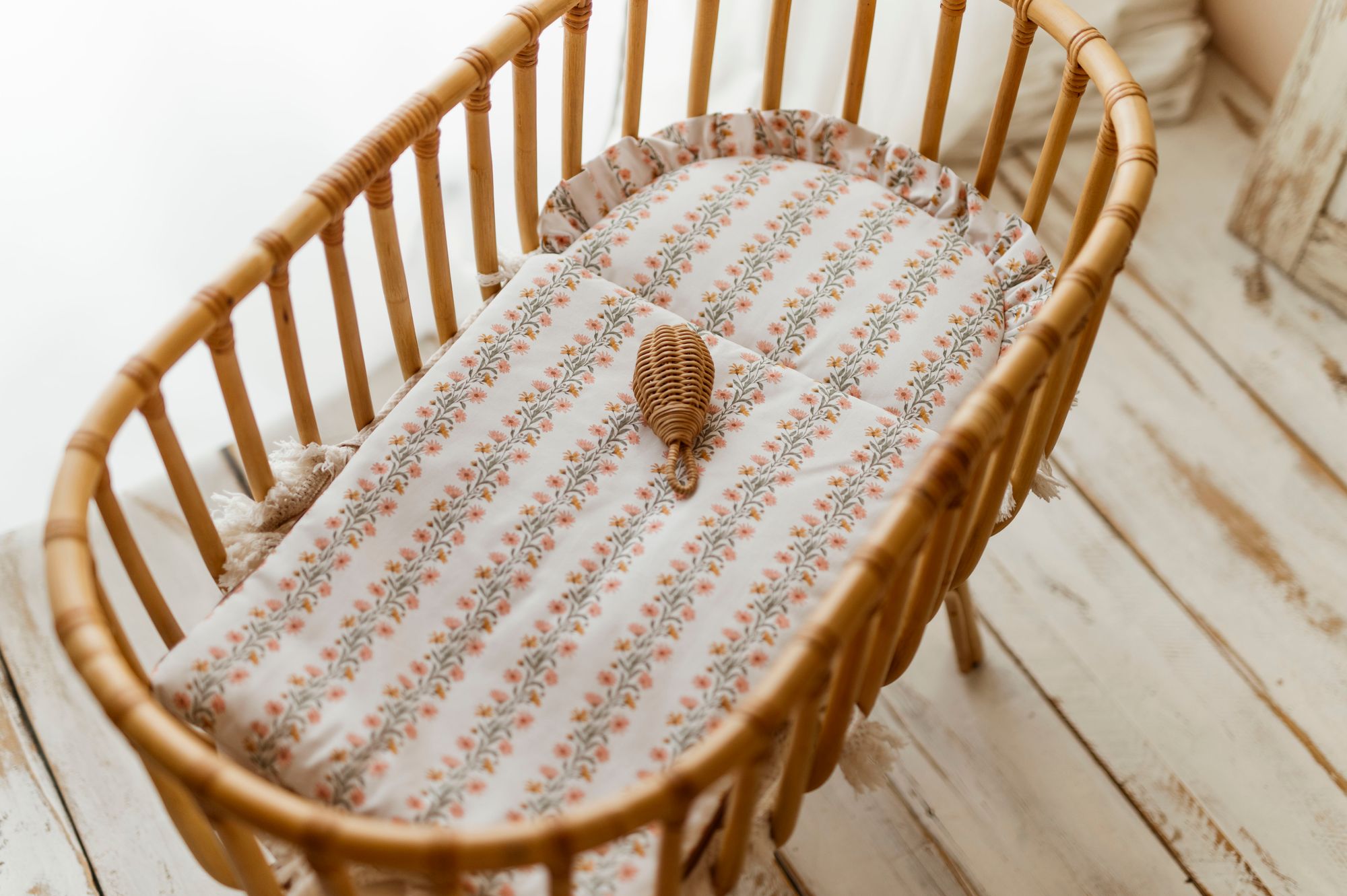 Śpiworek dla niemowląt na lato/zimę 50×100 w kwiatki 6-18 miesięcy