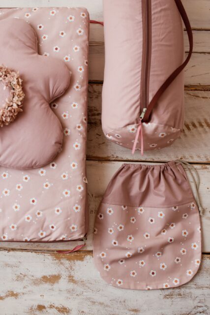 Śpiworek dla przedszkolaka 140×75cm różowy w kwiatki