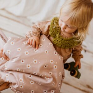 Śpiworek dla przedszkolaka 140×75cm różowy w kwiatki