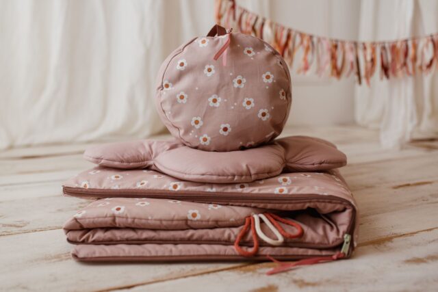 Śpiworek dla przedszkolaka 140×75cm różowy w kwiatki