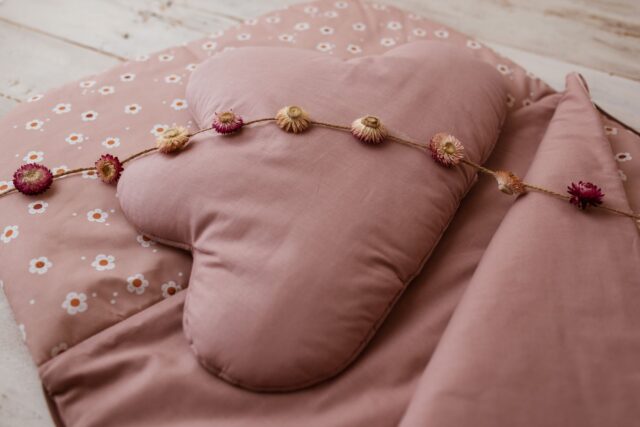 Śpiworek dla przedszkolaka 140×75cm różowy w kwiatki