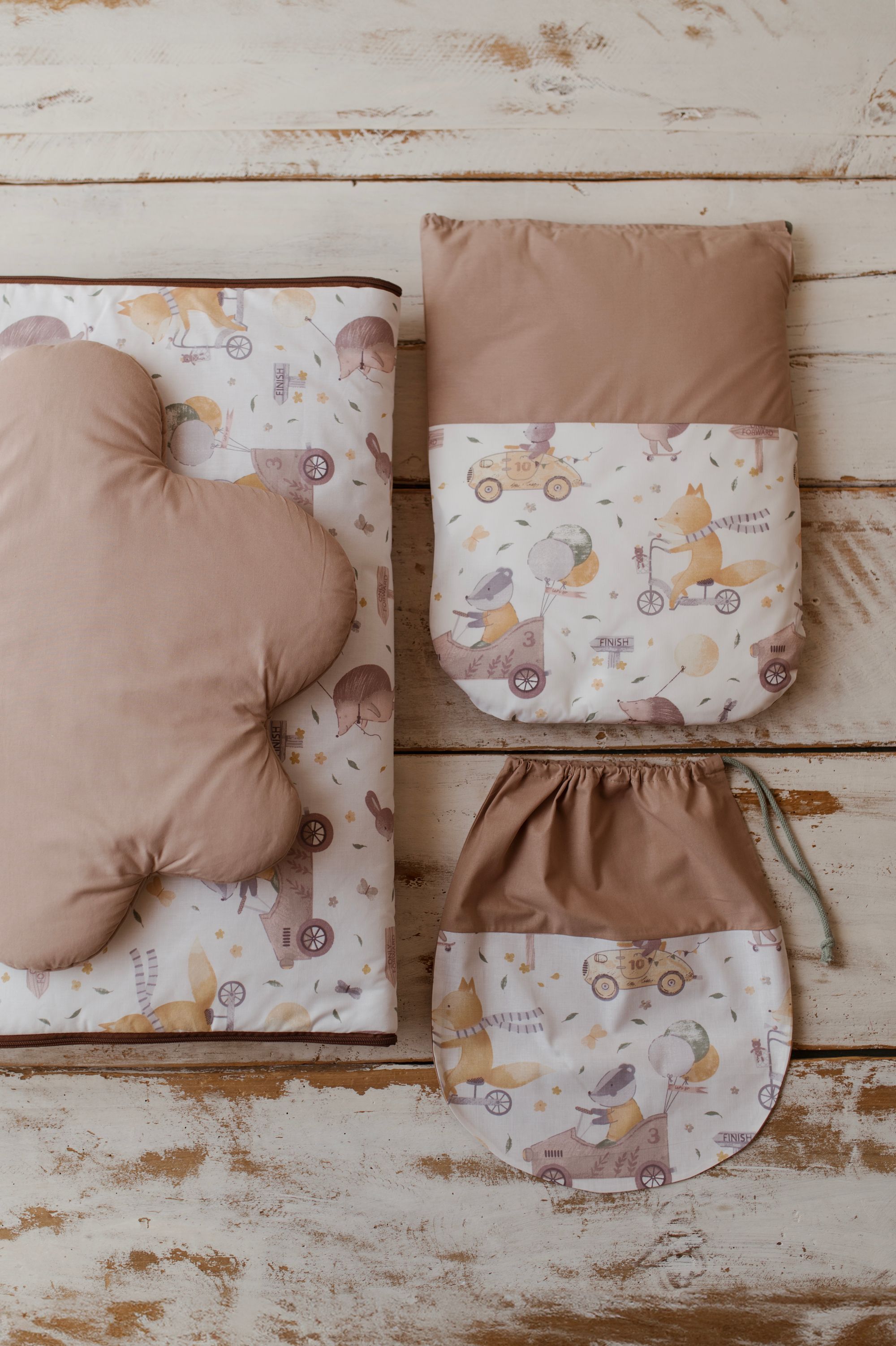 Śpiworek do przedszkola 140cmx75cm retro wyścig