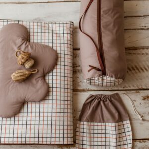 Śpiworek do przedszkola 140×75cm brązowy w kratkę