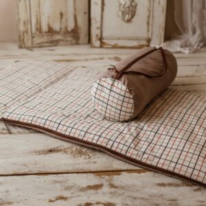 Śpiworek do przedszkola 140×75cm brązowy w kratkę