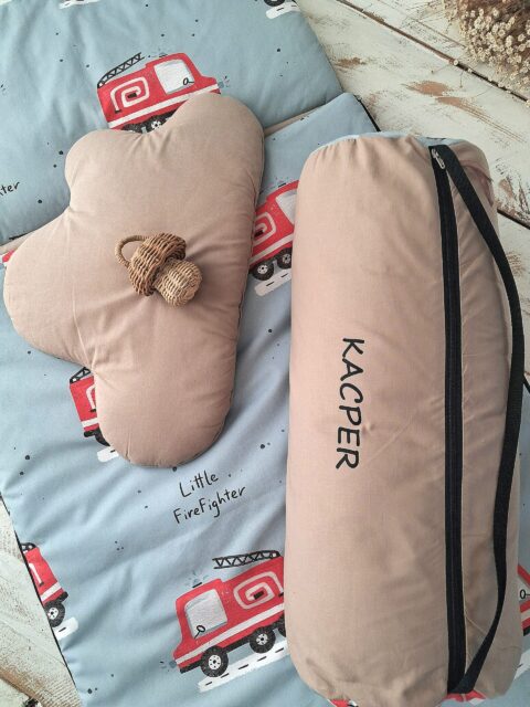 Śpiworek do przedszkola 140×75cm wozy strażackie