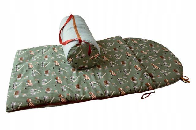 Śpiworek do przedszkola dla chłopczyka zielone auta