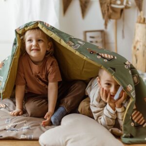 Śpiworek do przedszkola dla chłopczyka zielone auta