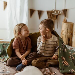 Śpiworek do przedszkola dla chłopczyka zielone auta