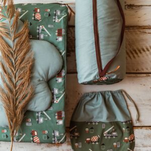 Śpiworek do przedszkola dla chłopczyka zielone auta