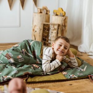 Śpiworek do przedszkola dla chłopczyka zielone auta
