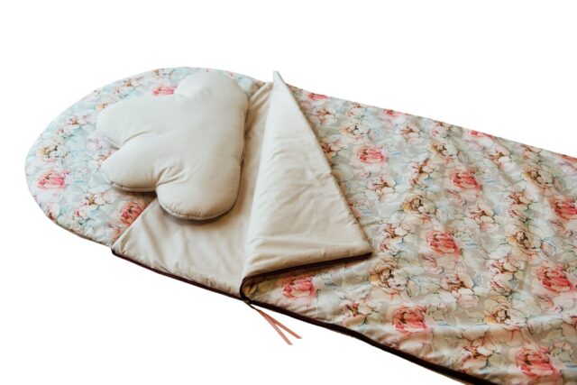 Śpiworek do przedszkola dla dziewczynki 140×75cm kwiaty