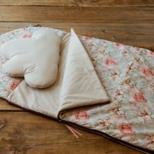 Śpiworek do przedszkola dla dziewczynki 140×75cm kwiaty