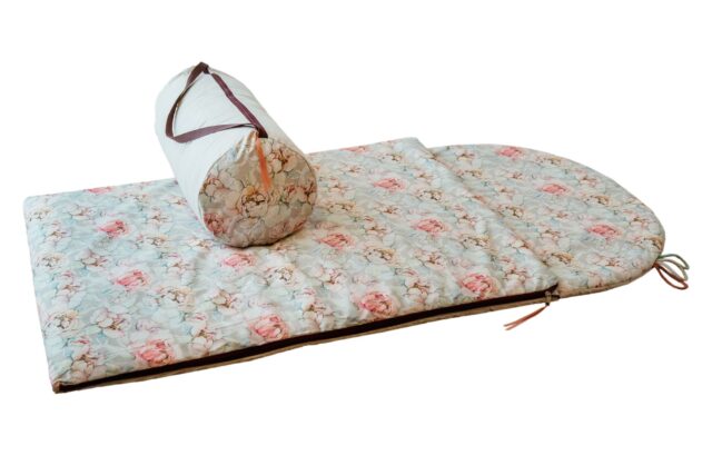 Śpiworek do przedszkola dla dziewczynki 140×75cm kwiaty