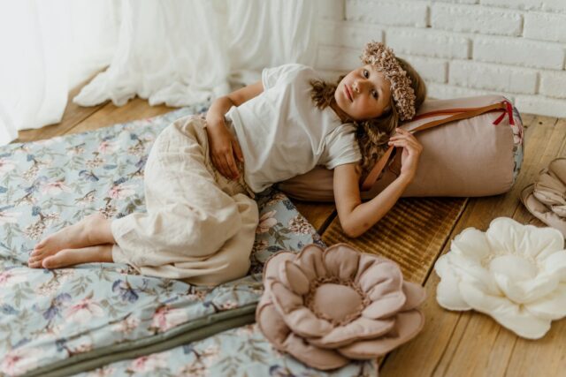 Śpiworek do przedszkola dla dziewczynki 140×75cm kwiatki