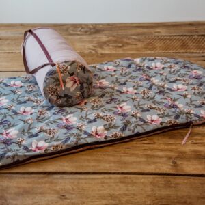 Śpiworek do przedszkola dla dziewczynki 140×75cm kwiatki