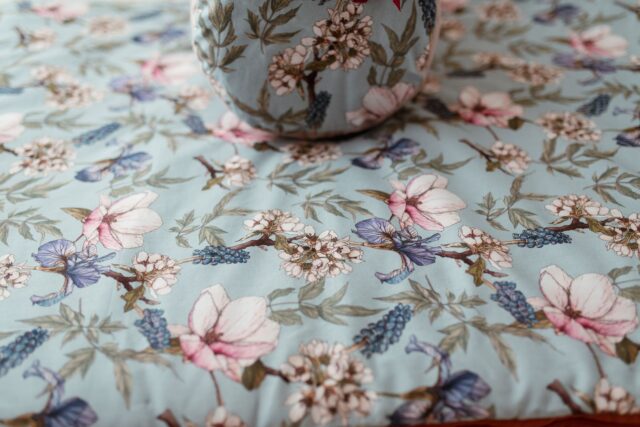 Śpiworek do przedszkola dla dziewczynki 140×75cm kwiatki