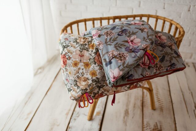 Śpiworek do przedszkola dla dziewczynki 140×75cm kwiatki