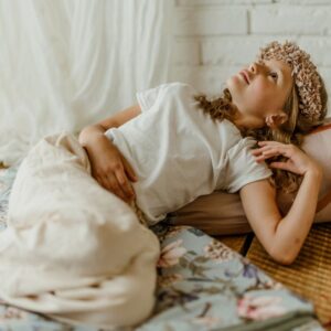 Śpiworek do przedszkola dla dziewczynki 140×75cm kwiatki