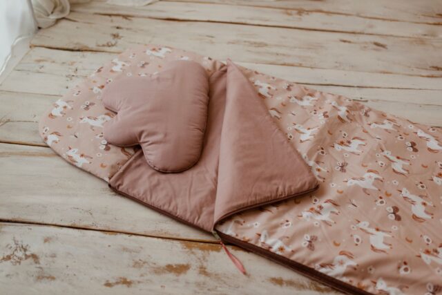 Śpiworek do przedszkola w jednorożce dla dziewczynki + poduszka